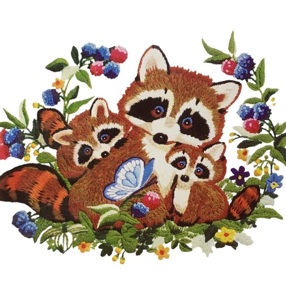 Vtg Raccoon Family Crewel Kit Craft Kit Columbia Minerva 27577 Ruth Morehead - Picture 2 of 6